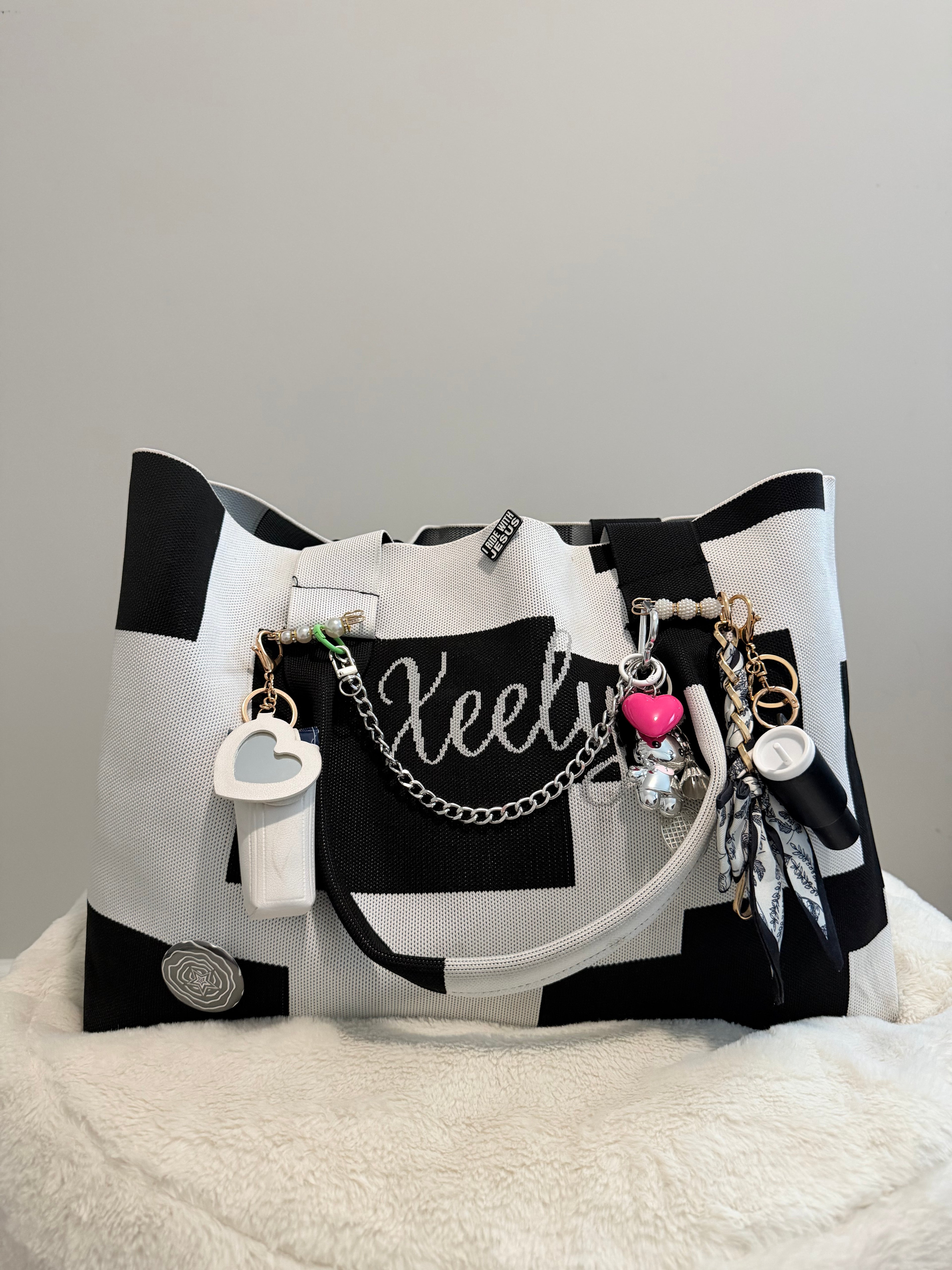 B&W TOTE BAG