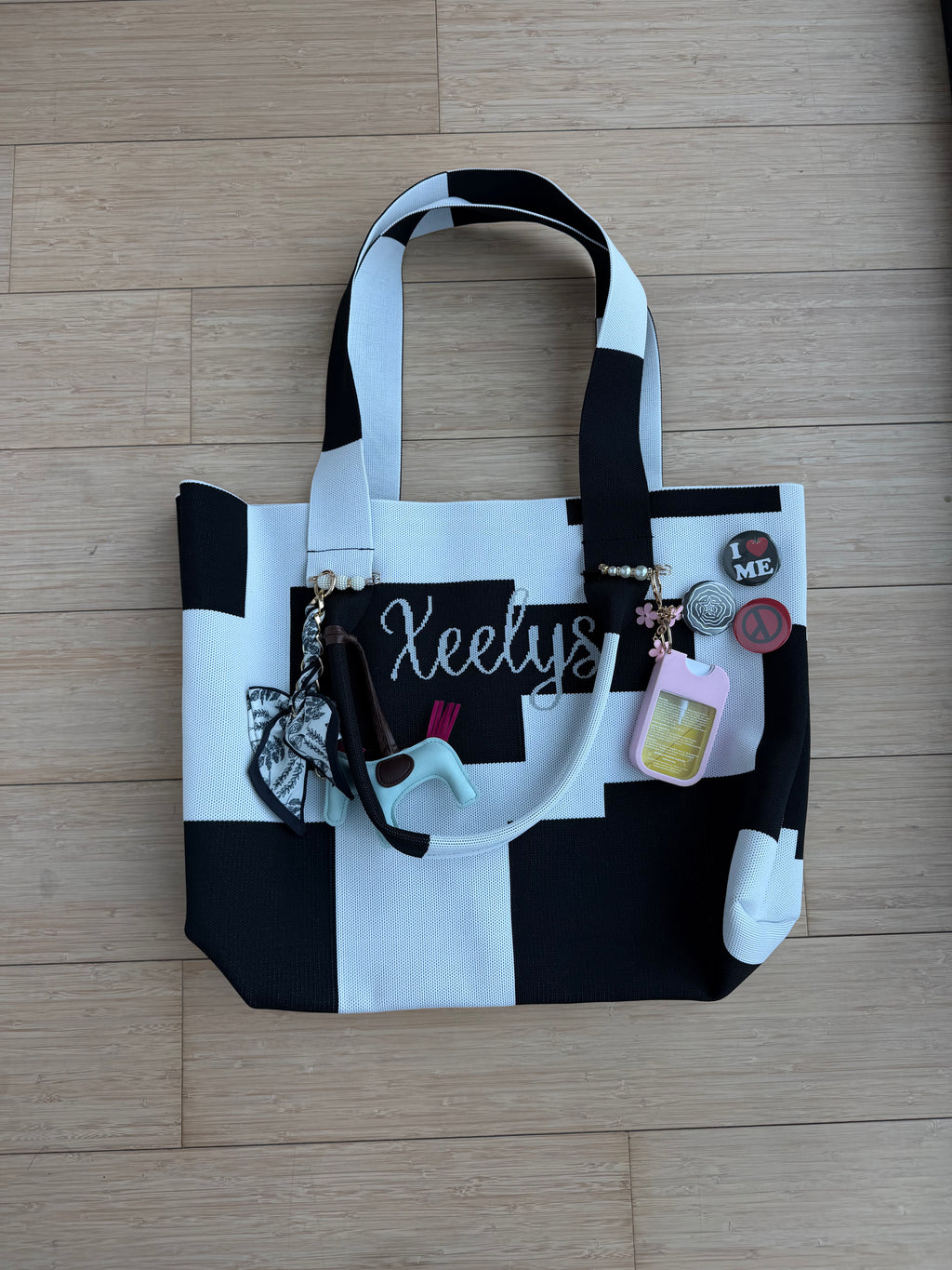 B&W TOTE BAG