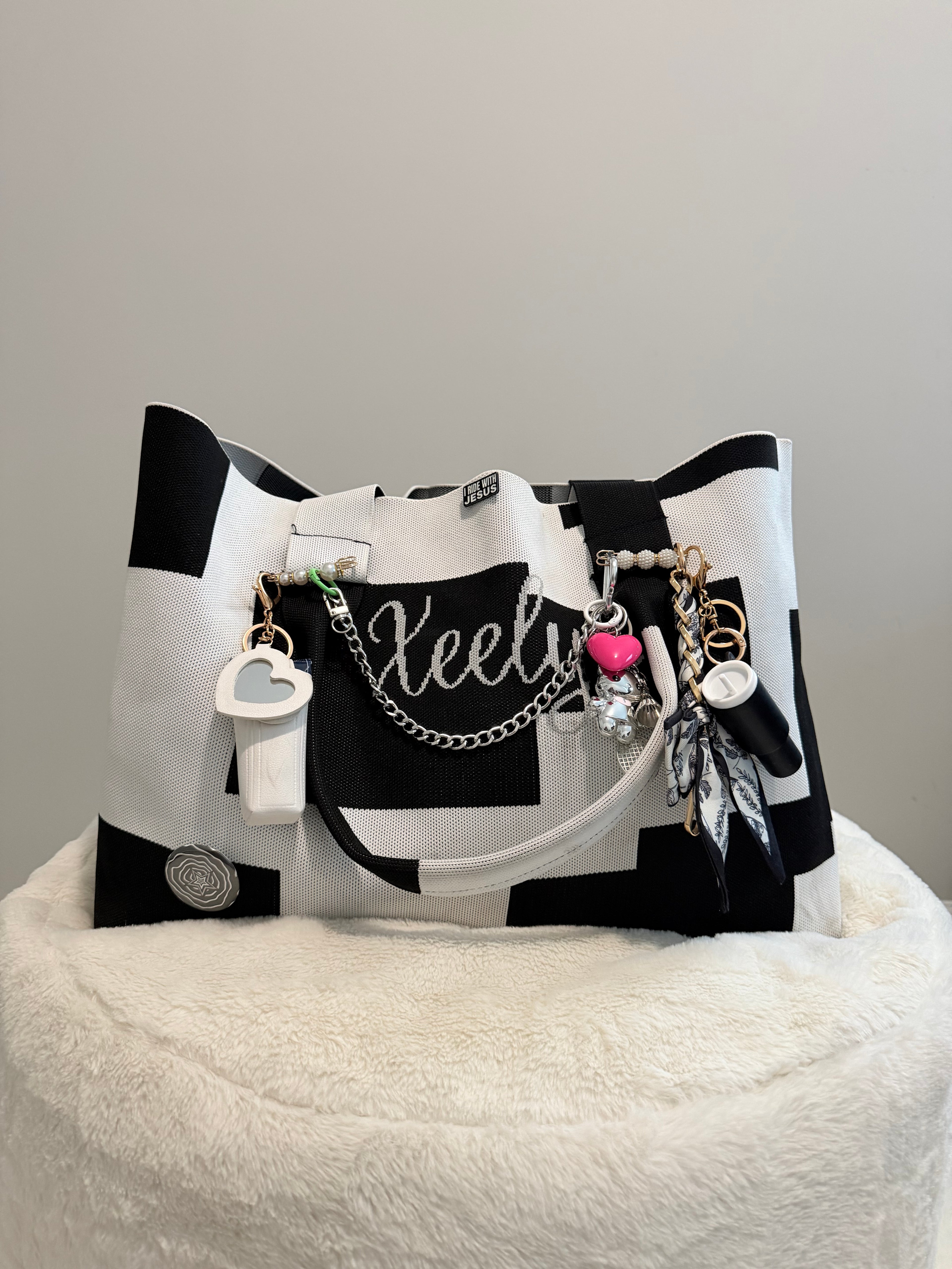B&W TOTE BAG