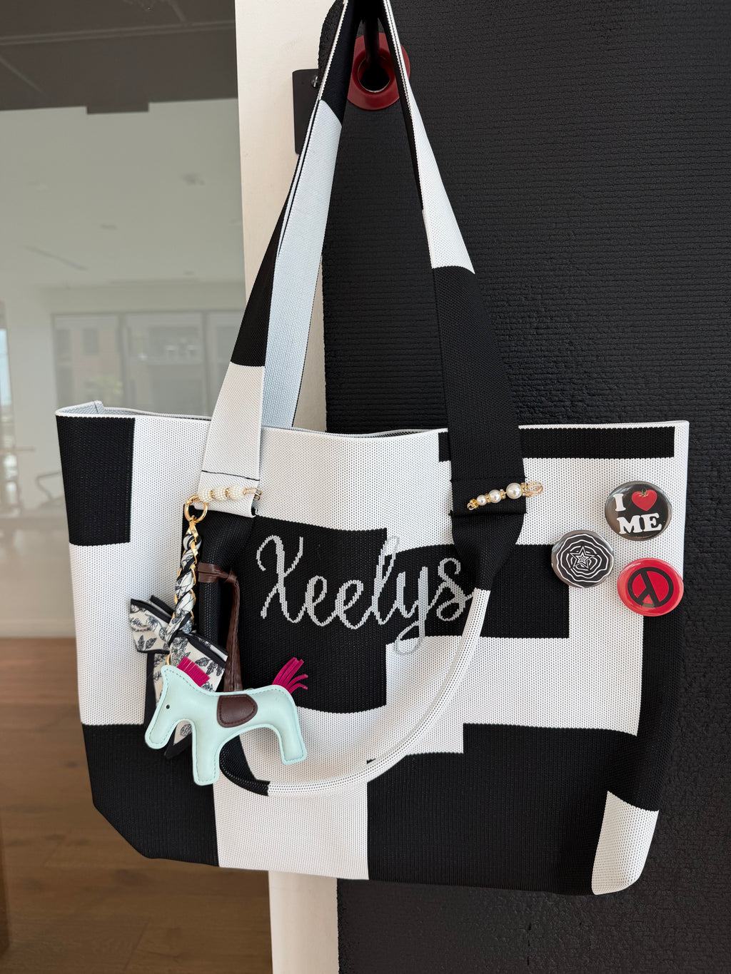 B&W TOTE BAG