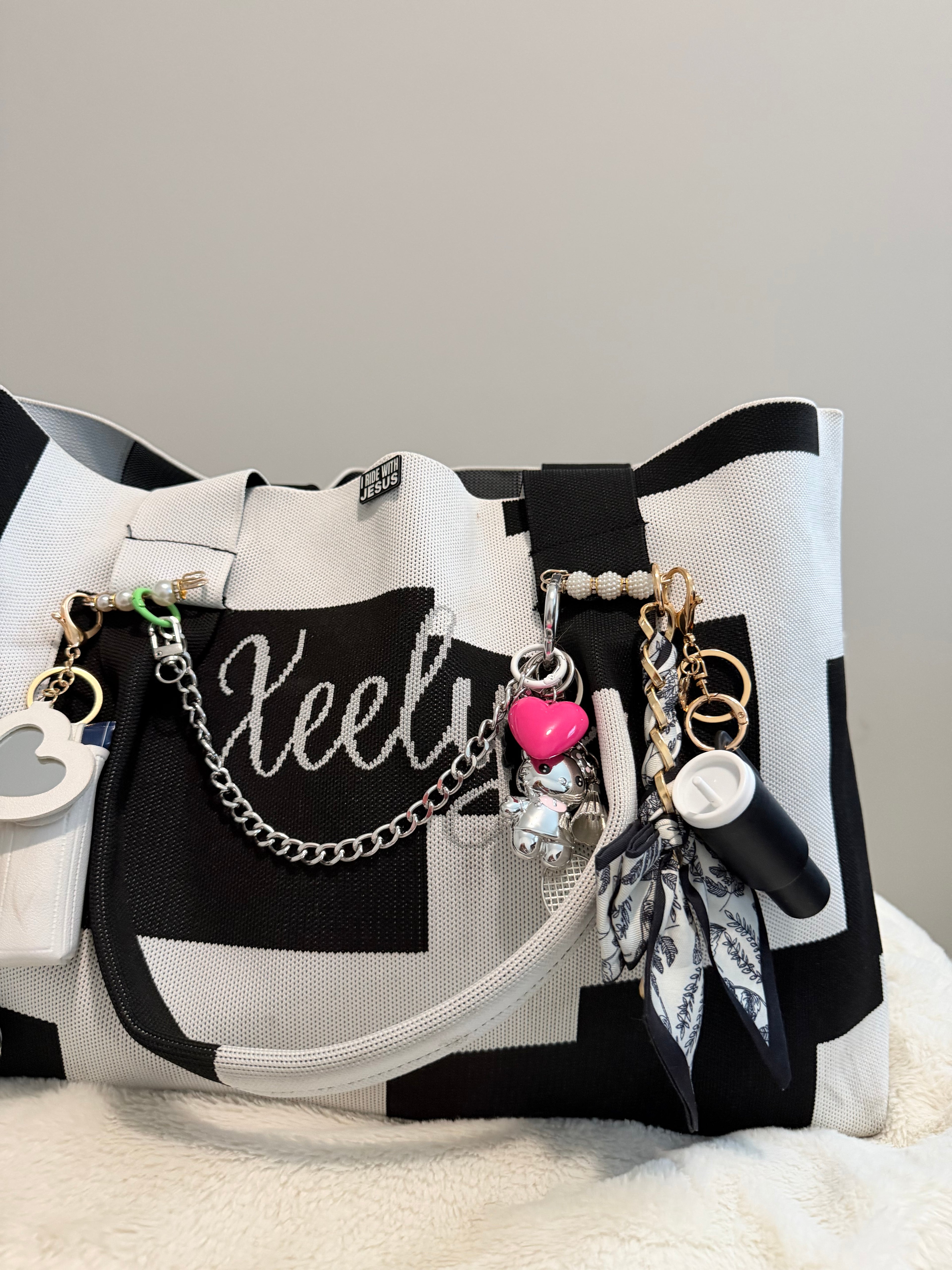 B&W TOTE BAG