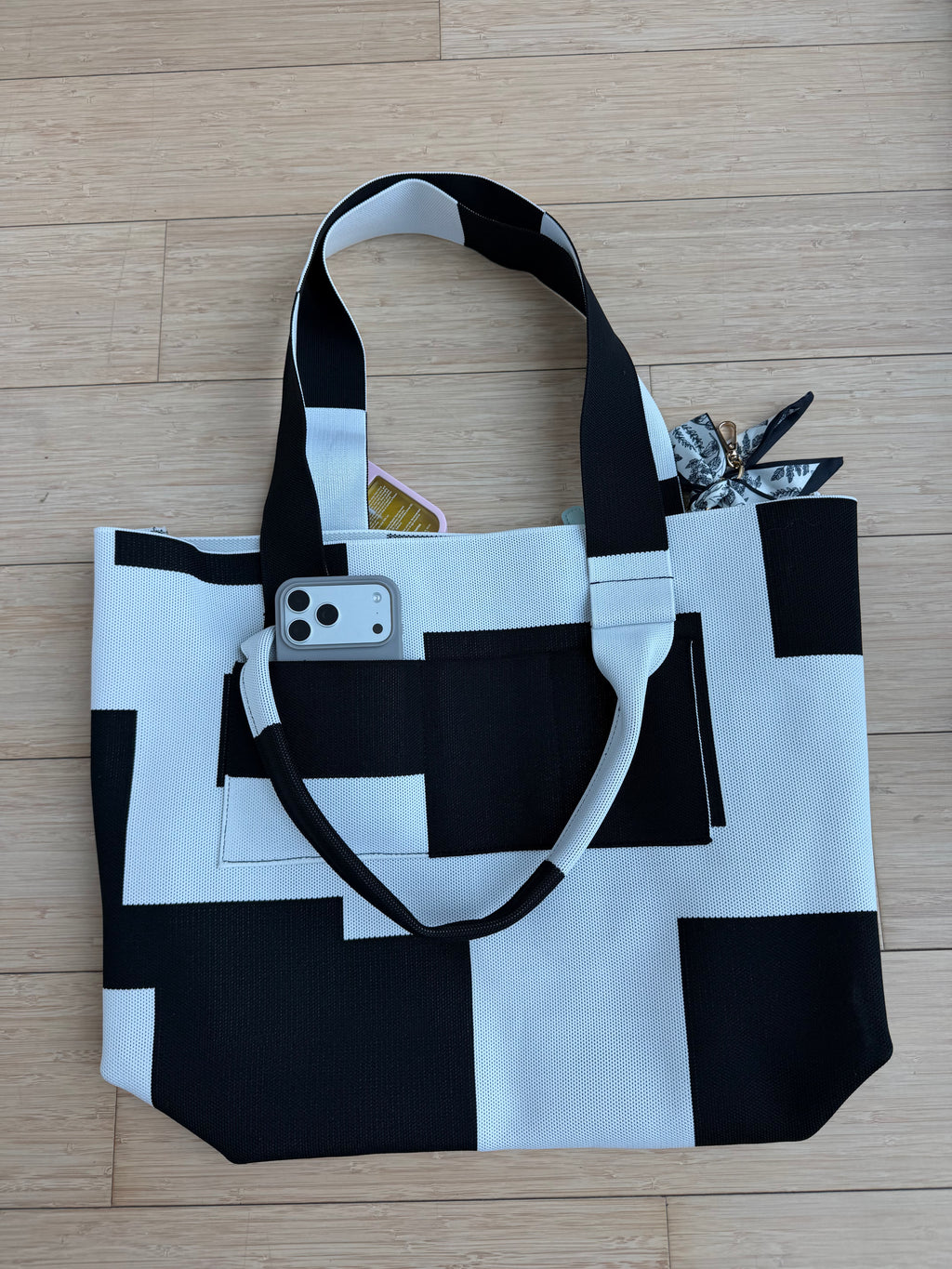 B&W TOTE BAG