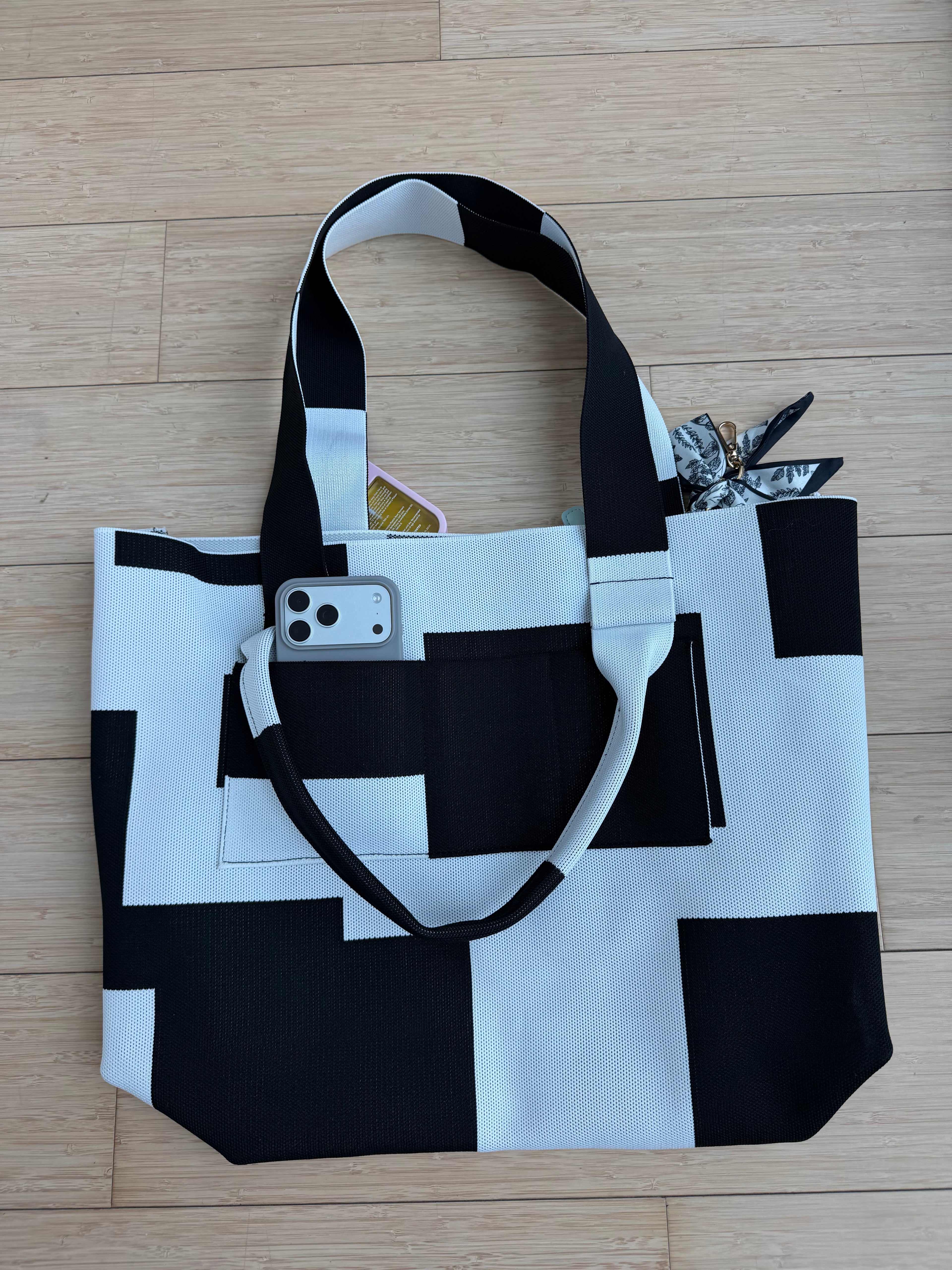 B&W TOTE BAG